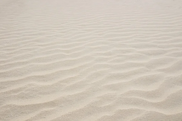 Närbild av sandmönster av en strand på sommaren — Stockfoto