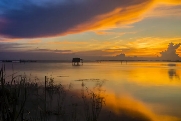 Avondrood aan het meer — Stockfoto