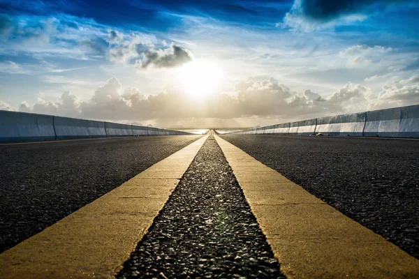 Empty road and the yellow traffic lines with motion sky. — Stock Photo, Image