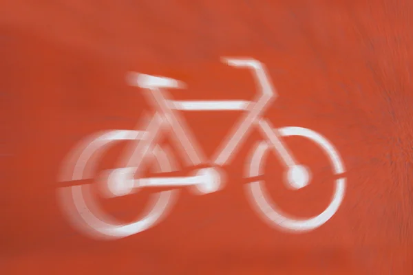 Movimiento en el camino de la bicicleta roja . — Foto de Stock