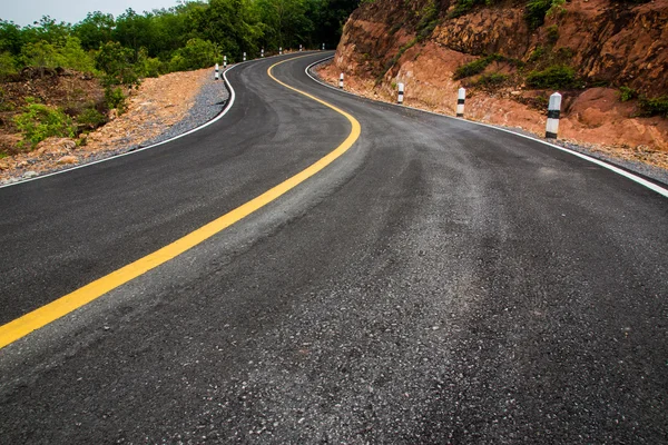 The road curved empty — Stockfoto