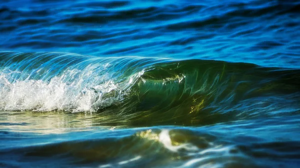 Vlna na pláži. — Stock fotografie