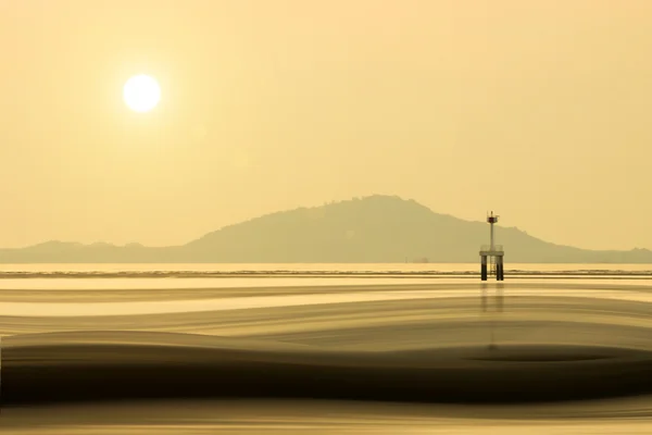 Coucher de soleil magnifique à la mer d'Andaman, Thaïlande . — Photo