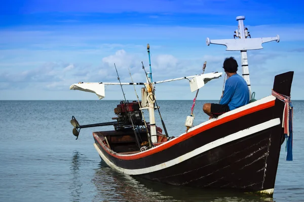 Fiskebåtar på havet — Stockfoto