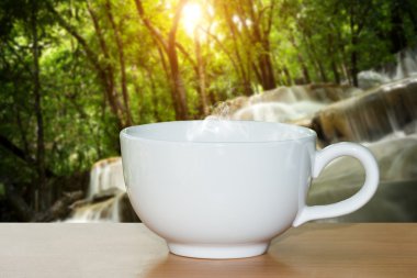 Sabahları sıcak kahve