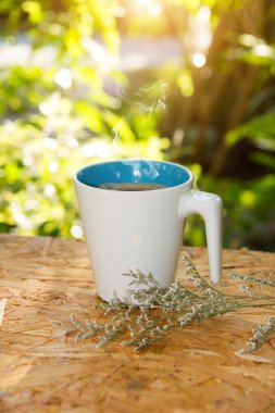 Sabahları sıcak kahve