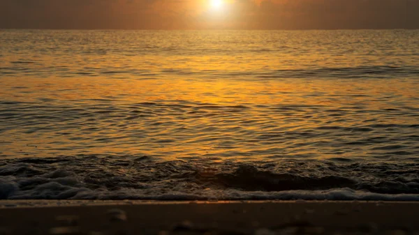 朝の静かな海. — ストック写真