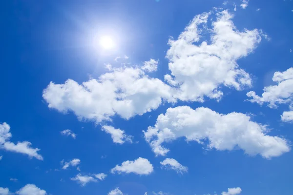 Cielo azul con nube blanca — Foto de Stock
