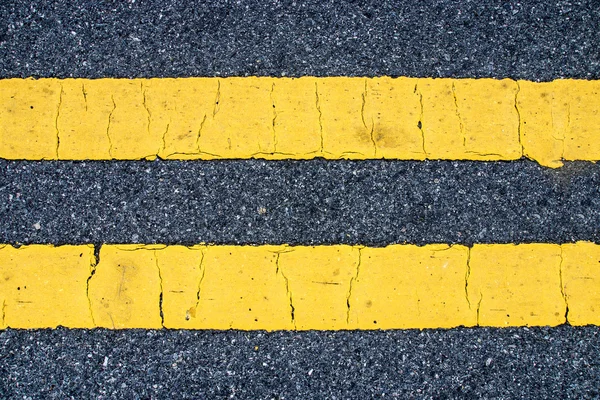 The yellow traffic lines on the road. — Stock Photo, Image