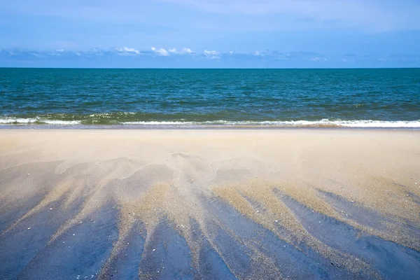 Beach and tropical sea — Stock Photo, Image