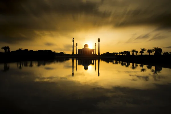 Schöner Sonnenuntergang an der zentralen Songkhla-Moschee — Stockfoto
