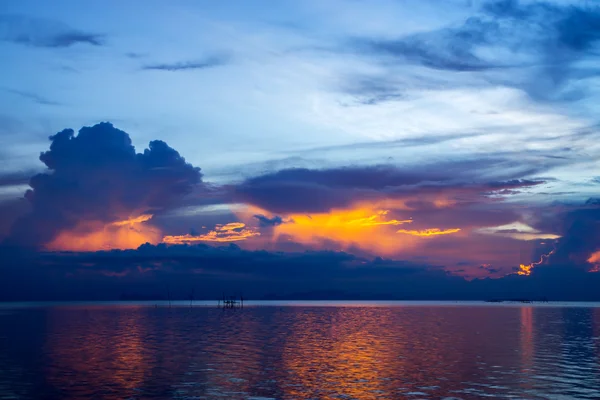 Un-focused of Sunset sky at the lake, Thailand. — Stock Photo, Image