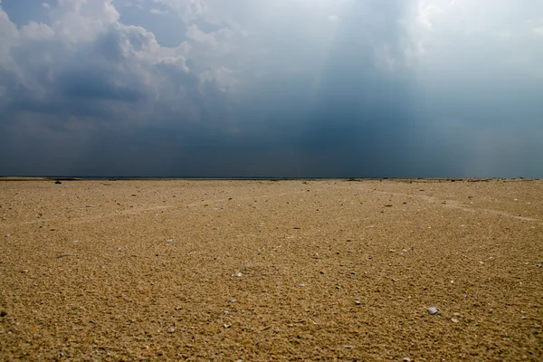 Le sable et la pluie tombaient . — Photo