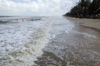 Dalgalar ve yaz aylarında Rüzgar.