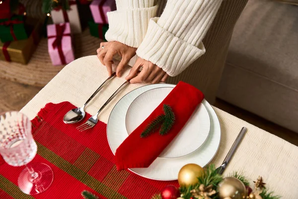 Holiday table adorned with vibrant decor, prepared for a cheerful Christmas gathering. — Stock Photo