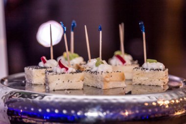 Bir şenlik, parti ya da düğün resepsiyonunda et tabağıyla kapatın.. 