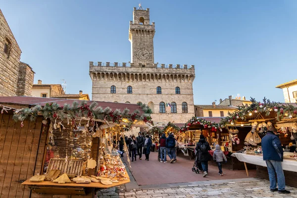Noel boyunca Montepulciano, Piazza Grande 'de Noel Pazarı