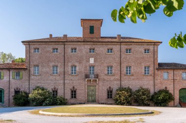 San Mauro, Forli Cesena, Emilia Romagna, İtalya, Ağustos 2020: Villa Torlonia Binası, Poesia Pascoli Halk Parkı.
