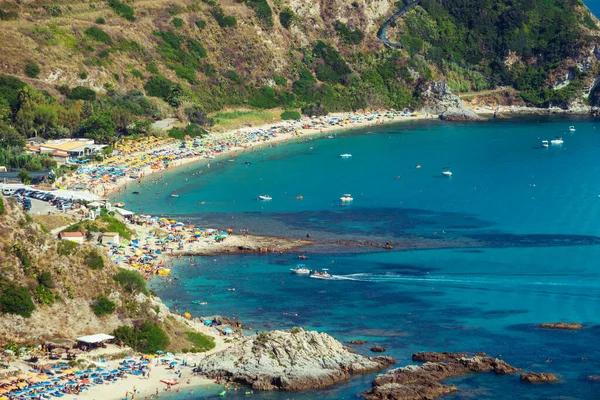 Capo Vaticano 'nun ünlü plajı, Calabria, İtalya. Calabria 'nın manzarası. Fantastik kobalt mavi deniz.