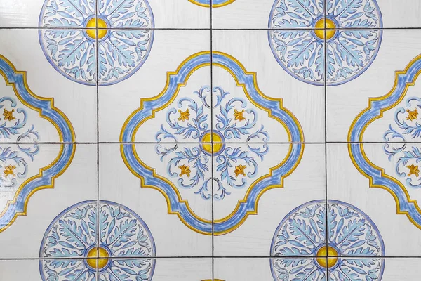 Geleneksel İtalyan dekoratif seramik fayansları Vietnam 'dan, renkli arkaplan