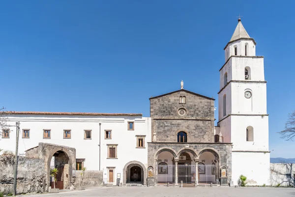 Complesso francescano della Chiesa di Santa Maria del Pozzo a Somma Vesuviana, Napoli, Campania, Italia — Foto Stock