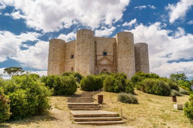 Castel del Monte, sekizgen şeklinde inşa edilen ünlü kale. Andria, Puglia, İtalya. Unesco Dünya Mirası Sitesi