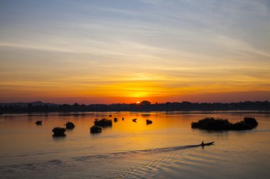 Güneşin doğuşunu Nehri üzerinde