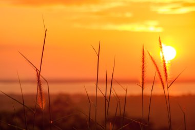 Günbatımı Sirindhon Barajı, Tayland.