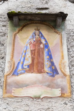 İsviçre, Aurigeno, Eylül 2020. Tarihi Madonna duvar resmi.