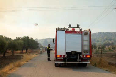 Sıcak hava dalgası, Yunanistan 'ın Dodecanese kentindeki Rodos adasında ikinci gün yangınlara yol açtı. 2 Ağustos 2021 Pazartesi. Lefteris Damianidis