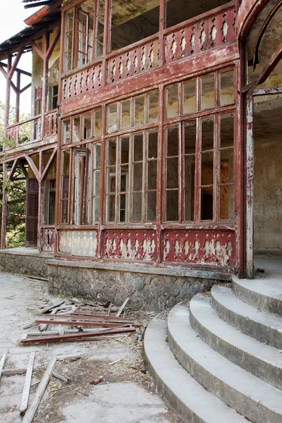 버려진된 럭셔리 하우스 — 스톡 사진