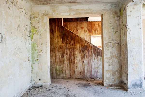 Intérieur de la maison de luxe abandonnée — Photo