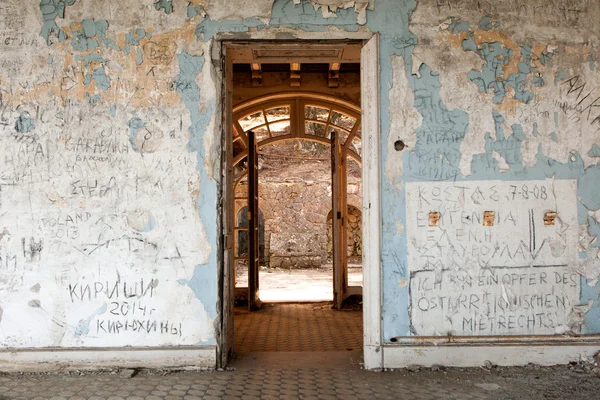 Intérieur de la maison de luxe abandonnée — Photo