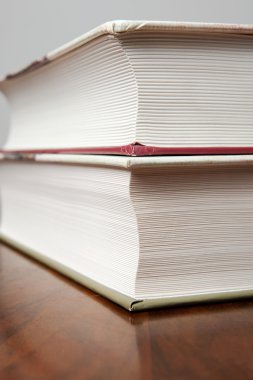 Tarih kitapları yığını