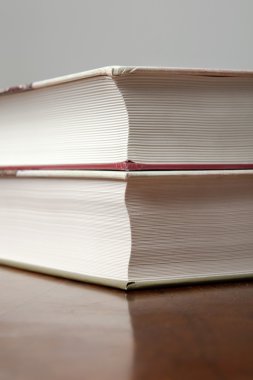 Tarih kitapları yığını