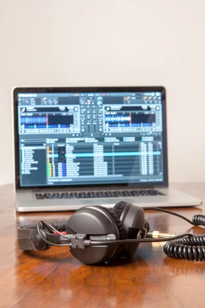 Headphones on a laptop computer — Stock Photo, Image