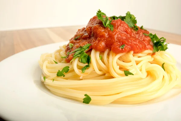 Spaghetti al pomodoro e prezzemolo — Foto Stock