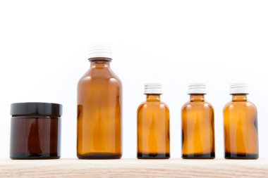 Kahverengi ilaç şişeleri