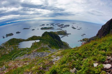 Hamnoy 'un Balıkçı Köyü manzarası. Lofoten, Norveç