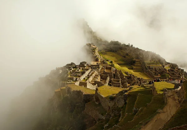 Machu Picchu Sabah Bulutları 'ndan çıktı. Urubamba, Peru