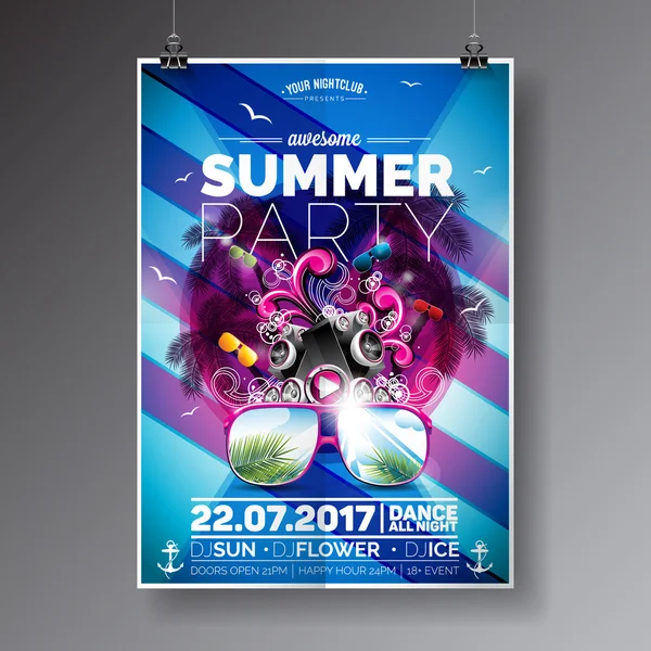 Vector Summer Beach Party Flyer Design con elementi tipografici e musicali su sfondo palmo blu. Relatori e occhiali da sole . — Vettoriale Stock