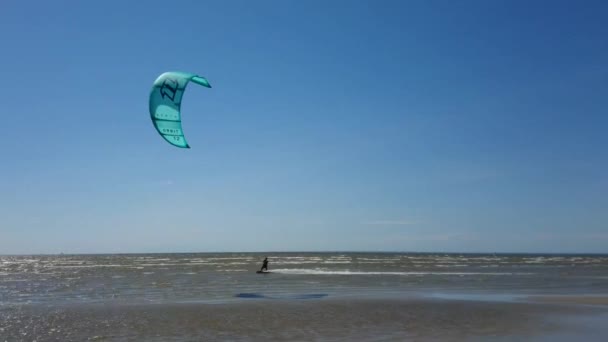 Kitesurfingu Jest Uderzenie Latawiec — Wideo stockowe