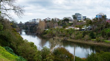 Hamilton CBD, Hamilton East Waikato Nehri 'nin karşısından alındı.