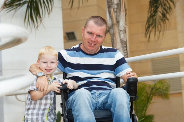 Disabled father play with little son — Stock Photo, Image