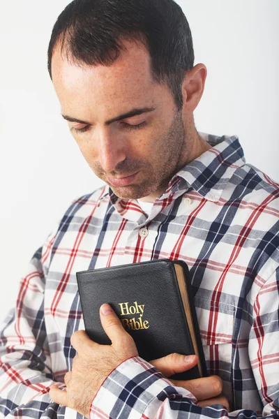 Chico sosteniendo la Santa Biblia — Foto de Stock