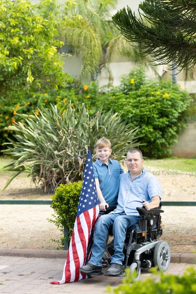 Junge Mit Behindertem Vater Wir Lieben Unser Land — Stockfoto