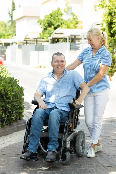 Mode Vie Homme Handicapé Réel Fauteuil Roulant — Photo