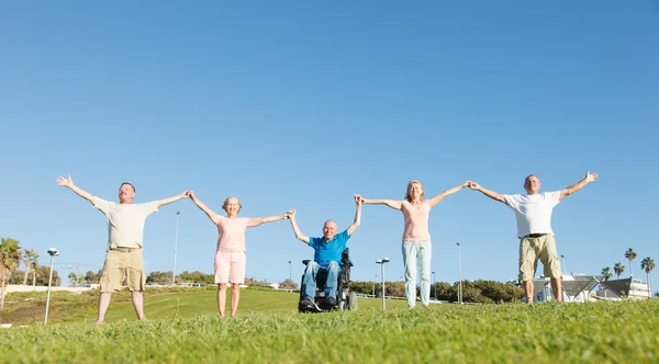 Grupo de personas que muestran unidad . — Foto de Stock