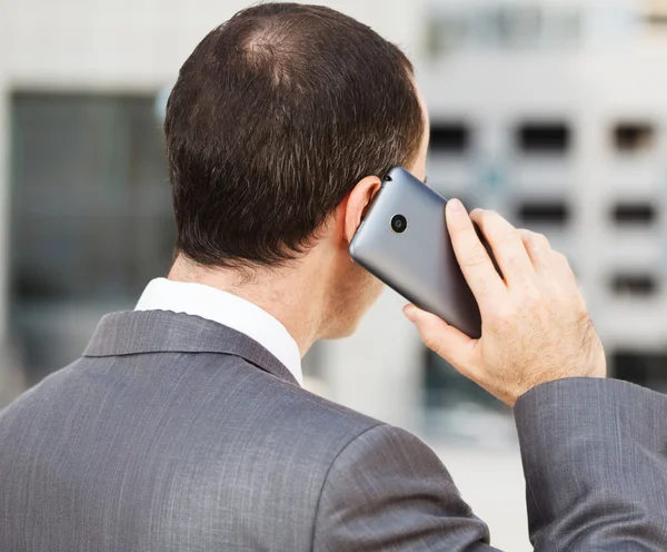 Zakenman met telefoon — Stockfoto