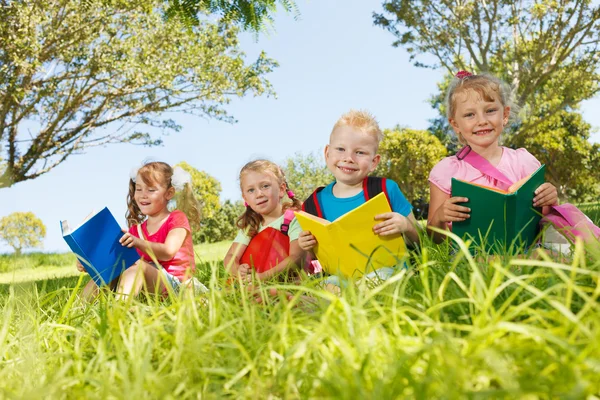 Niños en edad preescolar felices — Foto de Stock